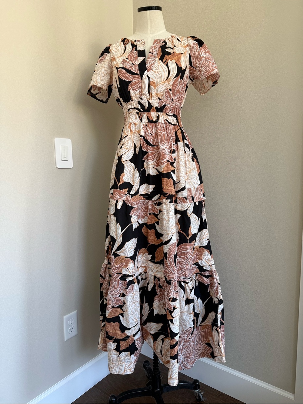 Gorgeous Cynthia Rowley Tiered Maxi Dress with Cream & Tan Floral